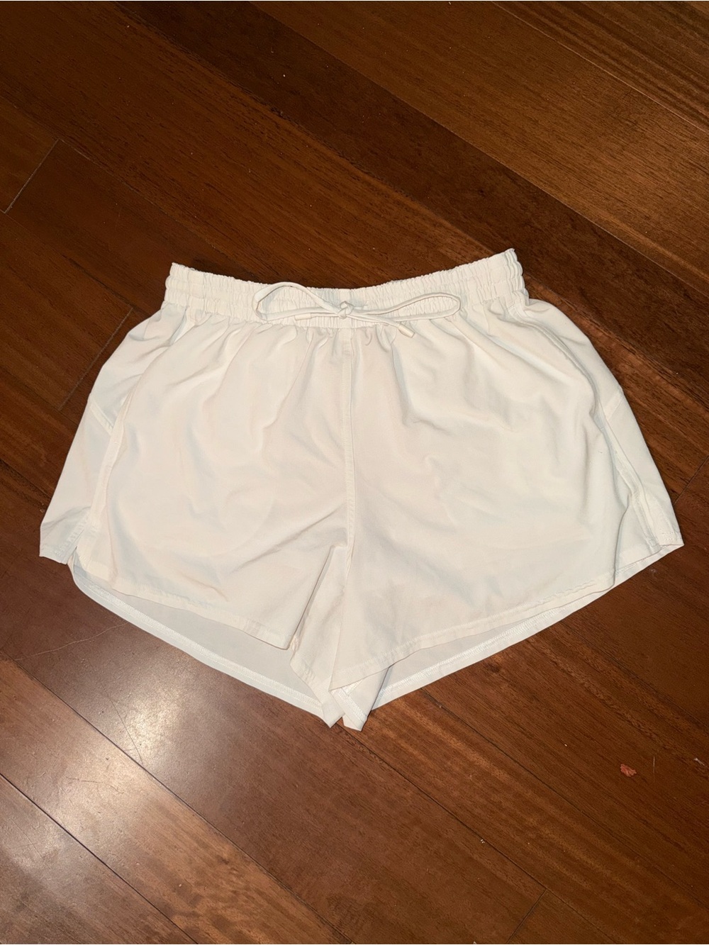 lululemon athletica White Court Rival High-Rise Short 3” Size 6